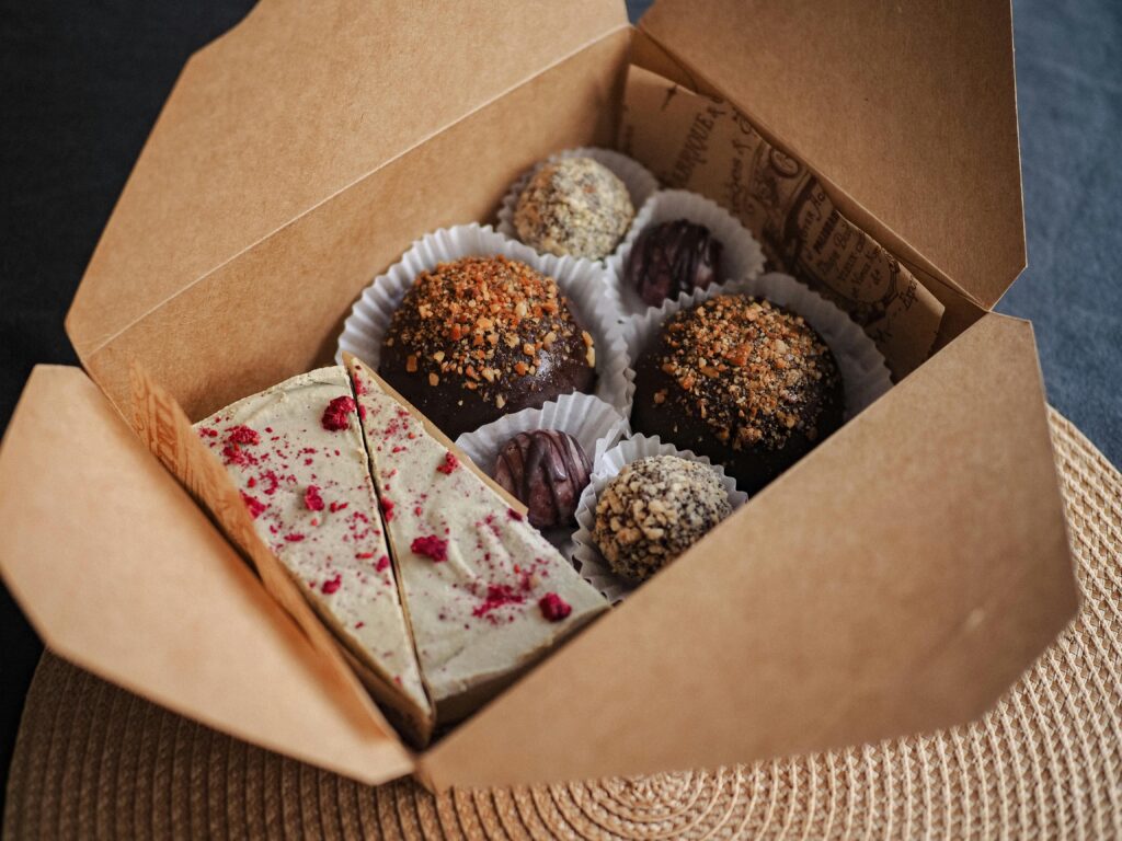 chocolate gift hamper, chocolate gift pack, chocolate box price